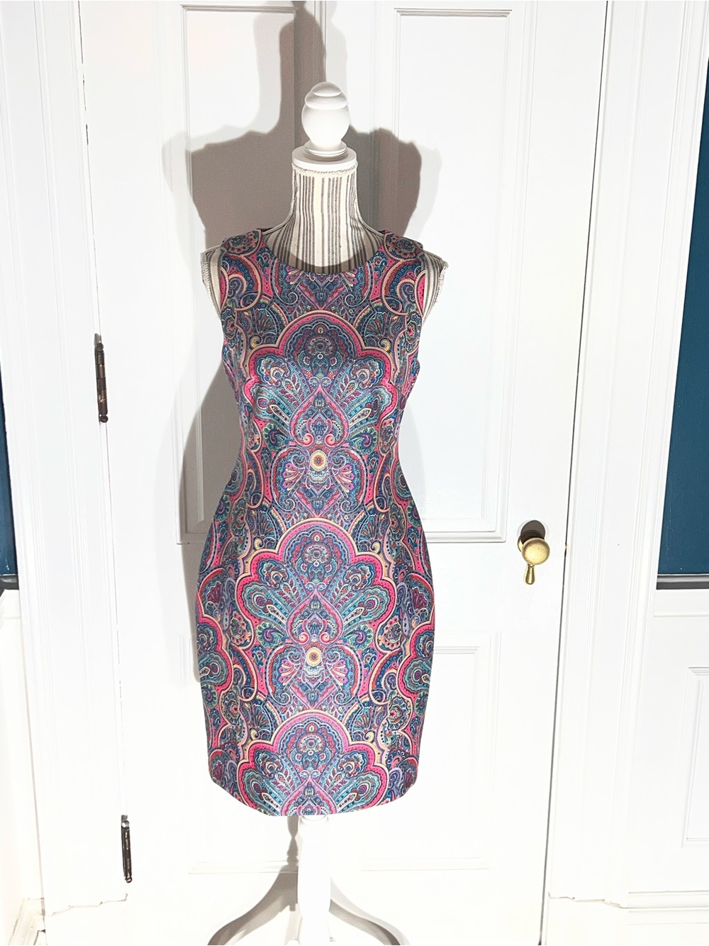 Sleeveless Paisley Sheath Dress in Blue & Pink Tommy Hilfiger size 6 D514